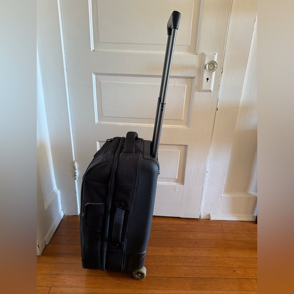 Burton 4-Wheel Flight Deck 38L Travel Roller Bag